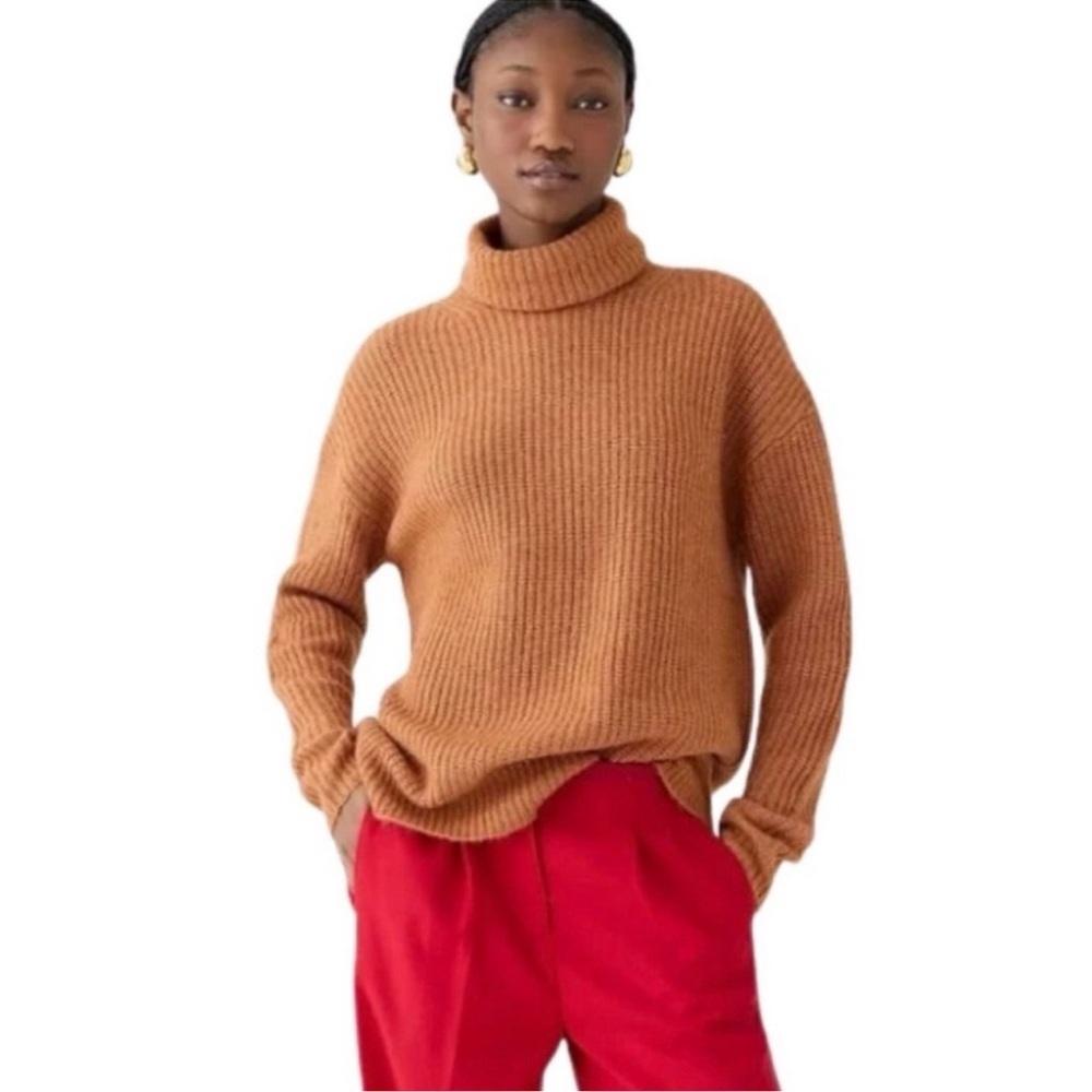 J CREW Relaxed Turtleneck Sweater Size medium Brushed Yarn Oversize Camel BV379